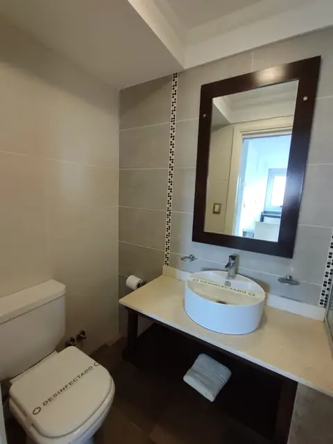 Baño completo en Apart Hotel Sotavento Miramar