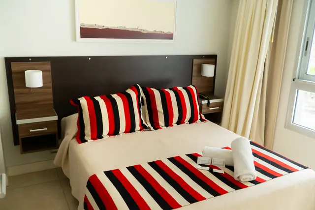 Dormitorio matrimonial en Apart Hotel Sotavento Miramar